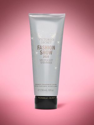 Spotlight Shimmer Perfumowany balsam do ciała z drobinkami 236ml