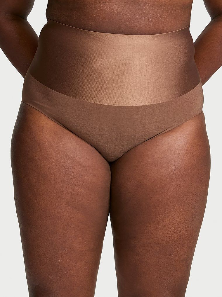 Majtki modelujące z wysokim stanem Smoothing Shimmer Brief. Produkt ma kolor brązowy i pochodzi z kolekcji Body by Victoria. 