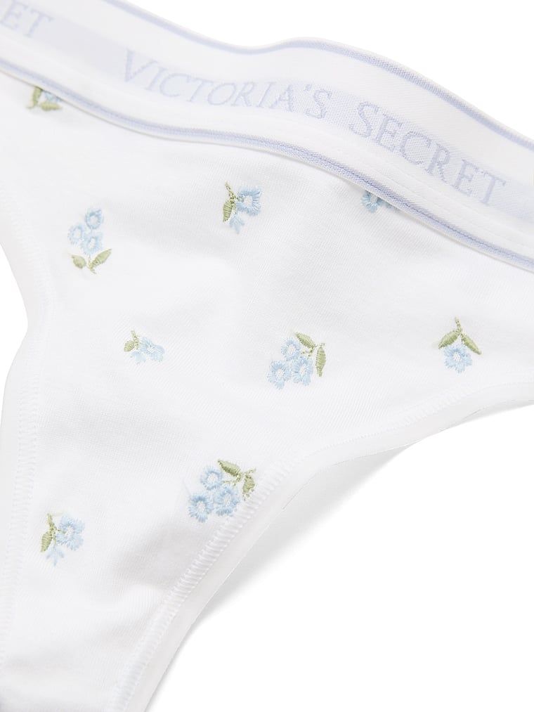 Stringi bawełniane z haftem i logo. Produkt jest wzorzysty i pochodzi z kolekcji Cotton. 