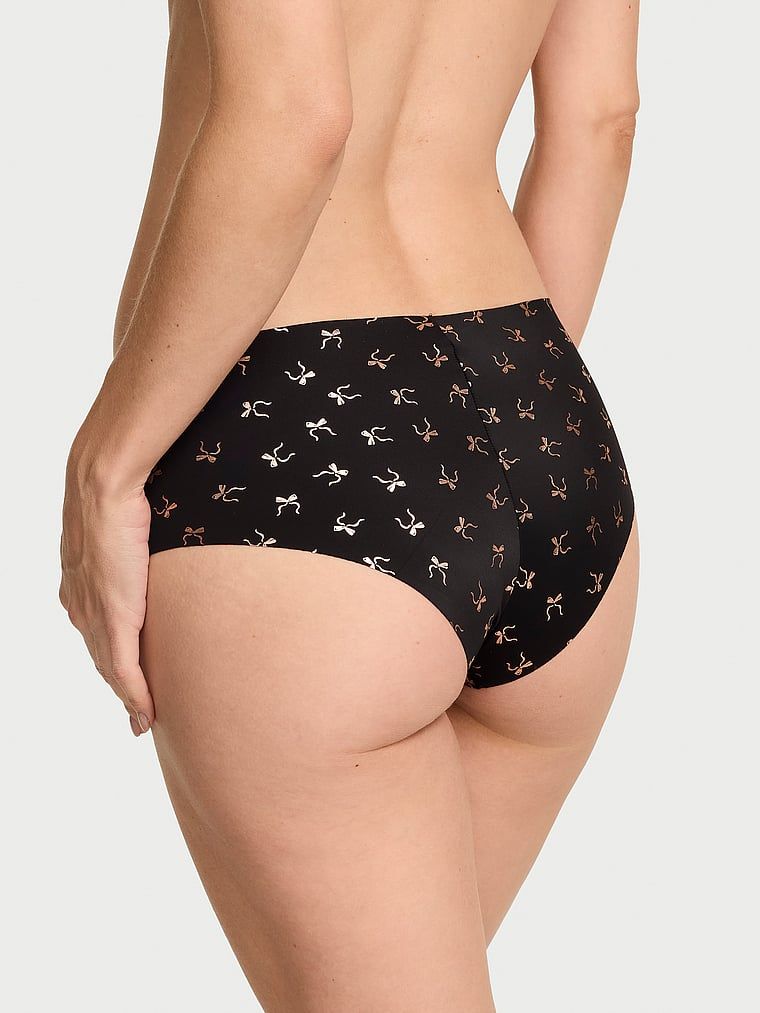 Majtki bezszwowe No-Show Cheeky. Produkt jest wzorzysty i pochodzi z kolekcji No-Show. 