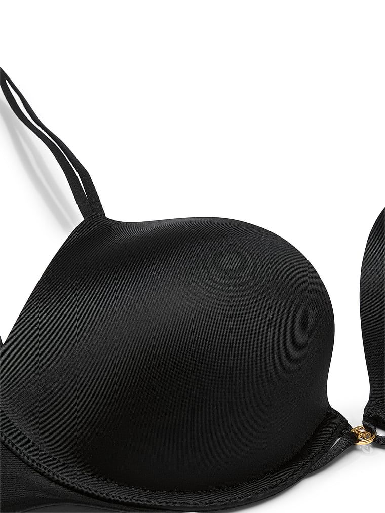 Modelka prezentuje biustonosz push-up Smooth. Produkt ma kolor czarny i pochodzi z kolekcji Very Sexy.
