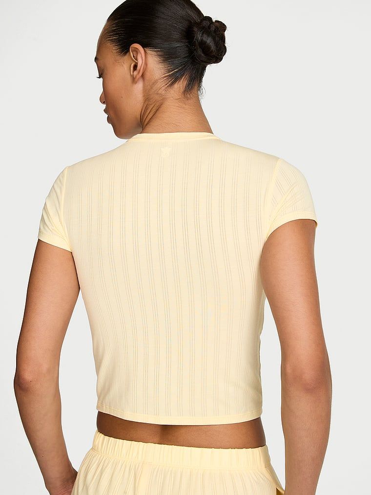 T-shirt z modalu do spania SoSoft Ultra-Fine. Produkt ma kolor żółty i pochodzi z kolekcji Victoria's Secret. 