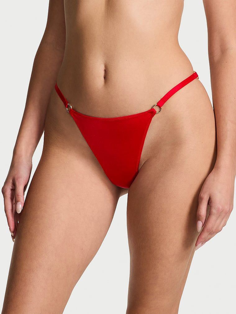 Stringi z kółeczkami Ring Hardware. Produkt ma kolor czerwony i pochodzi z kolekcji Very Sexy. 