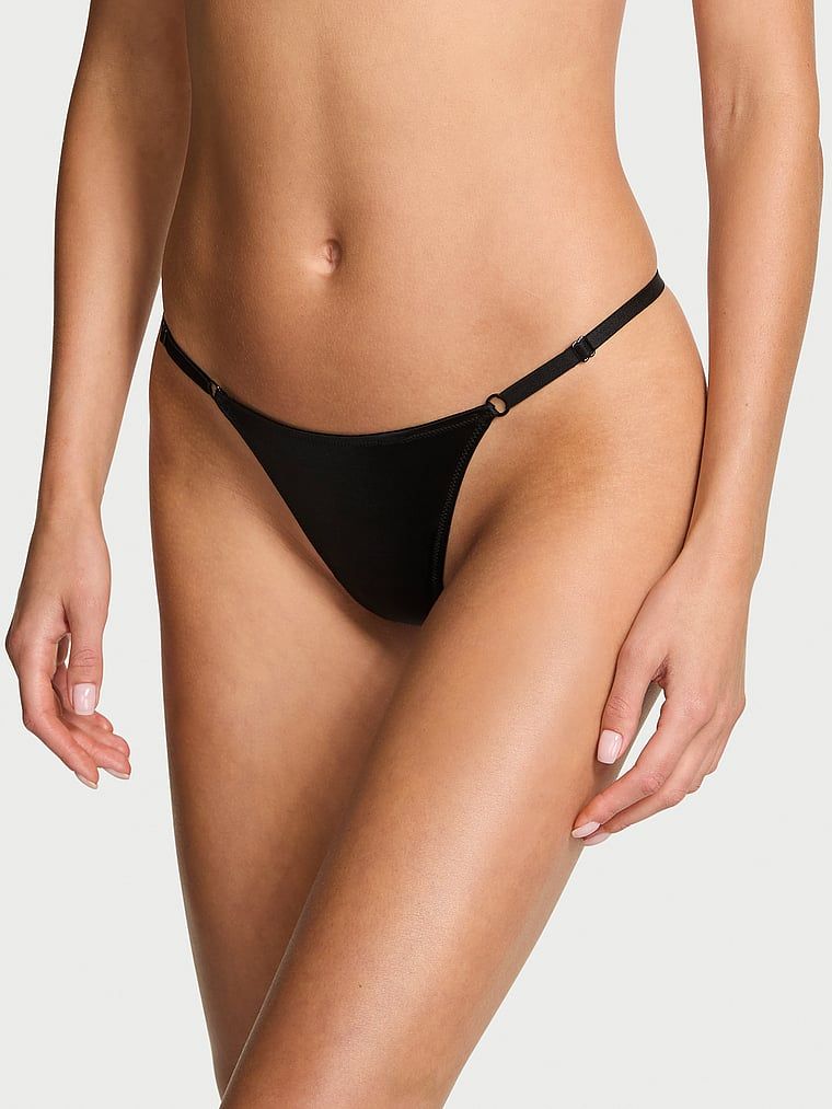 Stringi z kokardką z tyłu Shine Bow. Produkt ma kolor czarny i pochodzi z kolekcji Very Sexy. 