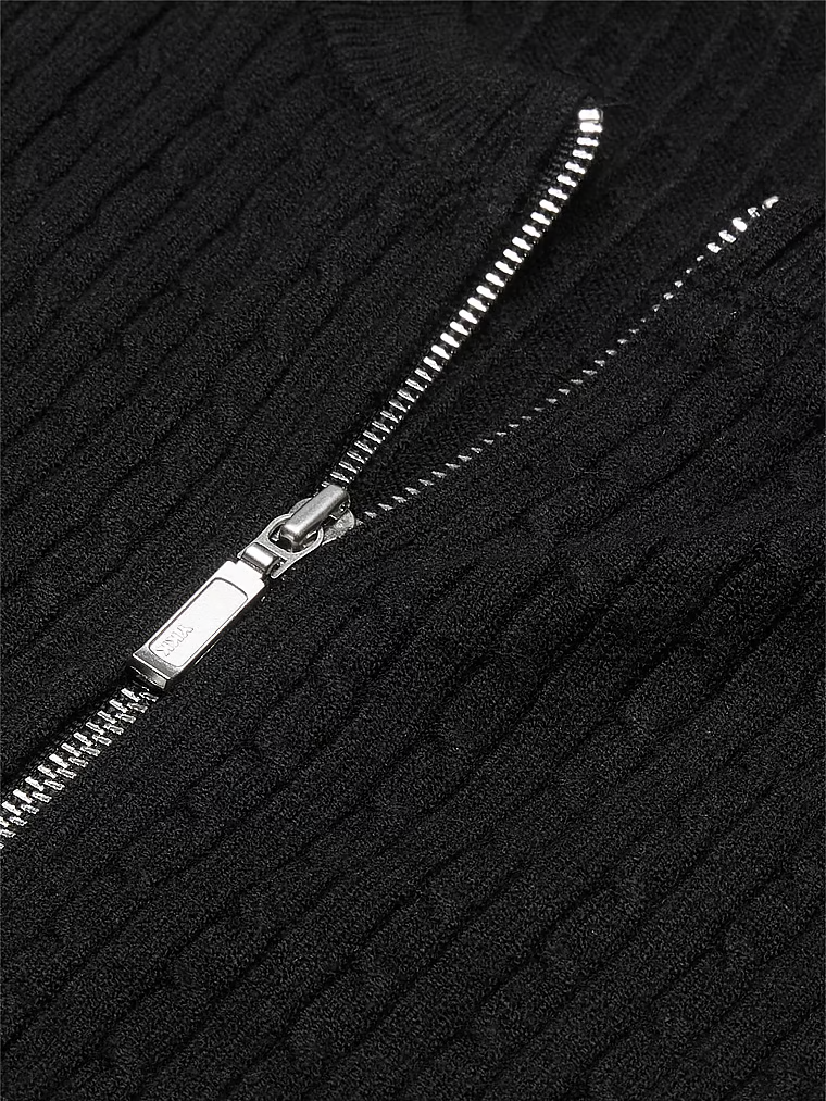 Kardigan z dzianiny zapinany na suwak Luxe Cable-Knit. Produkt ma kolor czarny i pochodzi z kolekcji Victoria's Secret. 