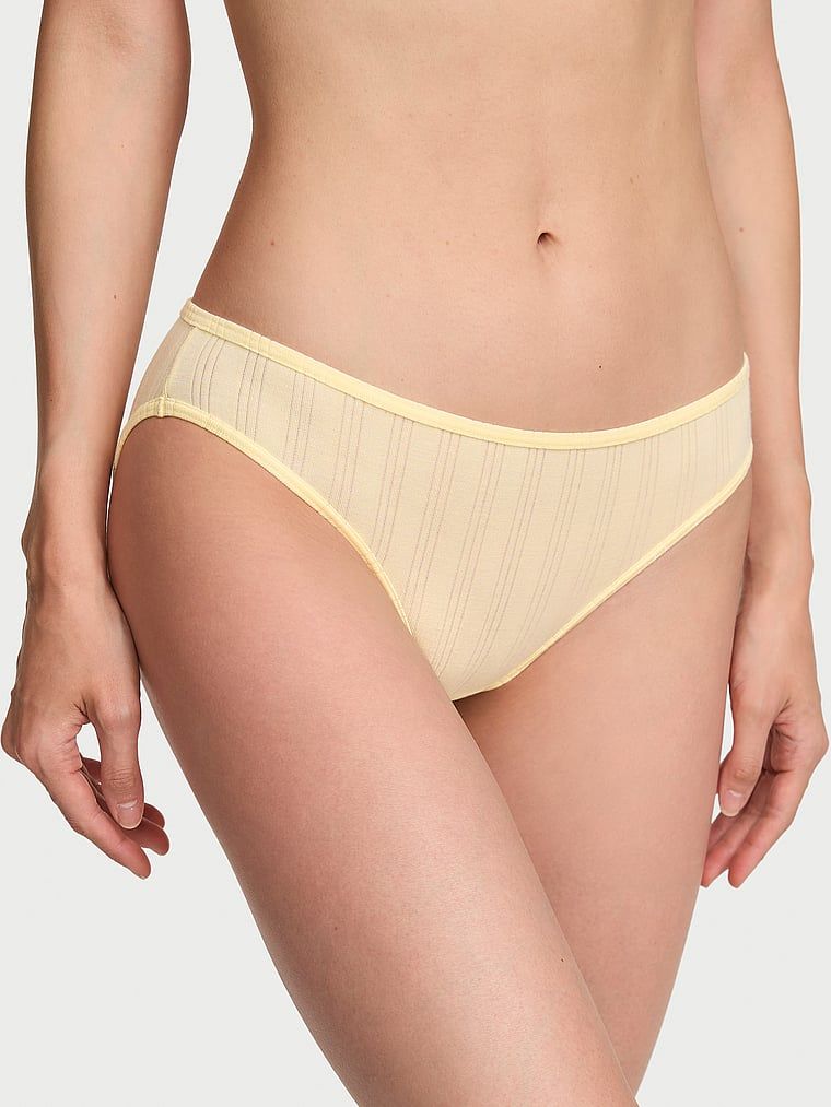 Majtki z modalu Ultra-Fine Bikini. Produkt ma kolor żółty i pochodzi z kolekcji Victoria's Secret. 