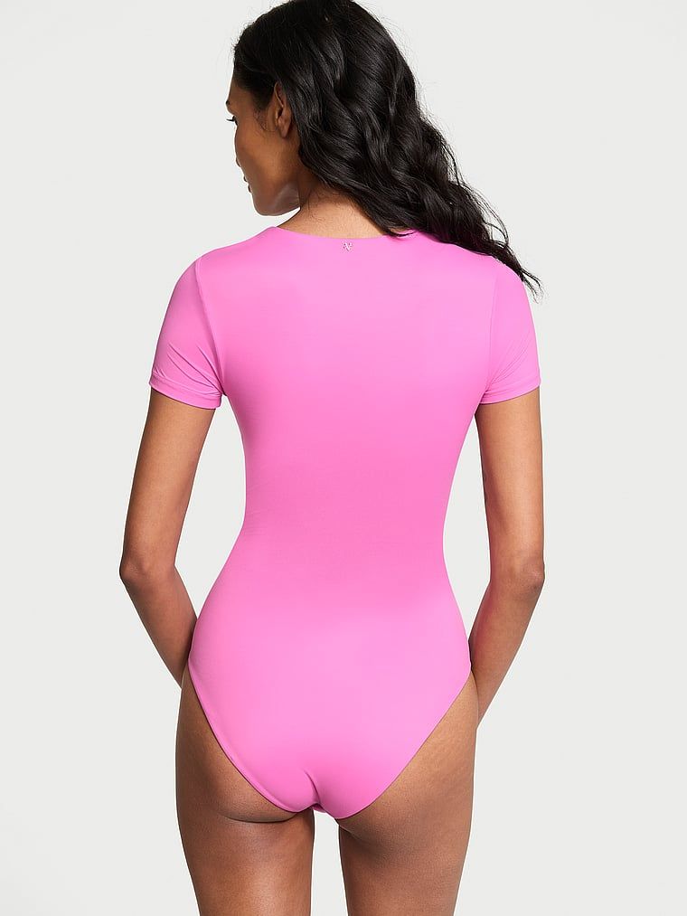 Body z krótkimi rękawami Feathersoft Essentials. Produkt ma kolor różowy i pochodzi z kolekcji Victoria's Secret. 