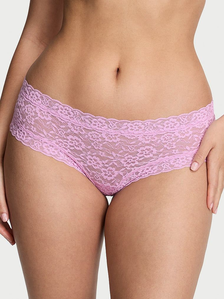 Majtki koronkowe z paseczkami z tyłu Blossom Cheeky. Produkt ma kolor fioletowy i pochodzi z kolekcji Lacie. 