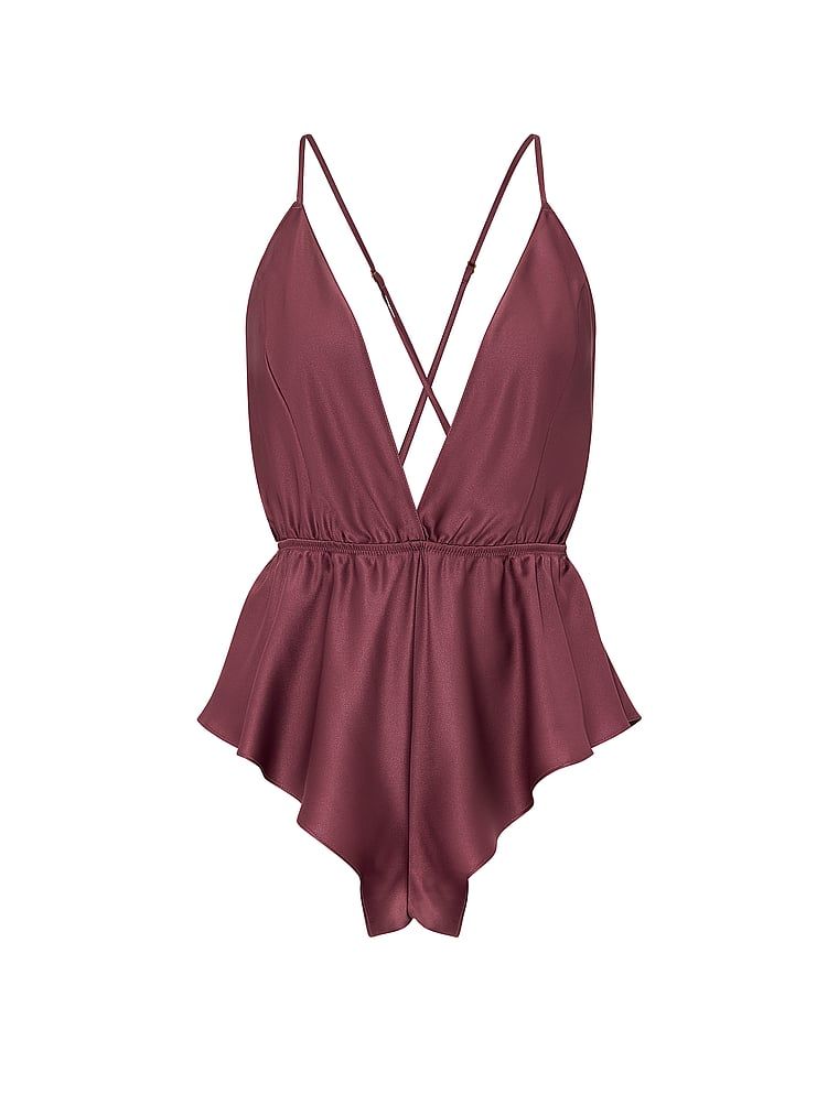 Kombinezon satynowy do spania Flutter Romper. Produkt ma kolor różowy i pochodzi z kolekcji Victoria's Secret. 