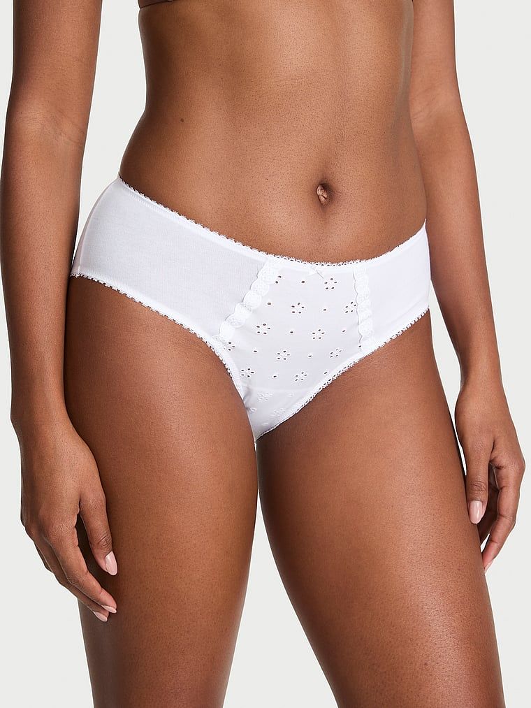 Majtki bawełniane Eyelet Hiphugger. Produkt ma kolor biały i pochodzi z kolekcji Victoria's Secret. 