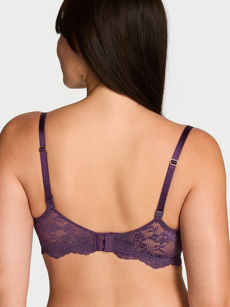 Biustonosz nieusztywniany balkonetka Wicked Lace Balconette. Produkt ma kolor fioletowy i pochodzi z kolekcji Dream Angels. 