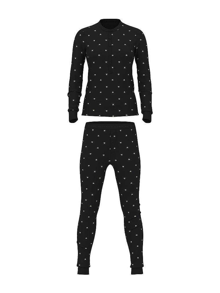 Ciepła piżama z długim rękawem Thermal. Produkt jest wzorzysty i pochodzi z kolekcji Body by Victoria. 