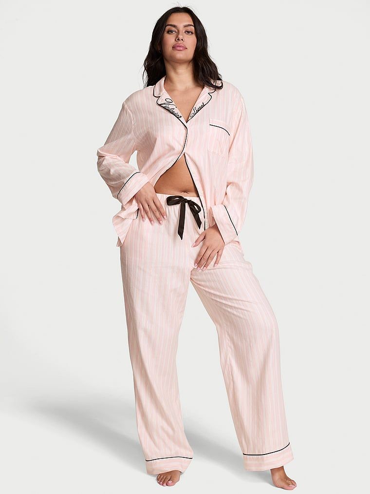Flanelowa piżama z długimi spodniami. Produkt jest wzorzysty i pochodzi z kolekcji Victoria's Secret. 