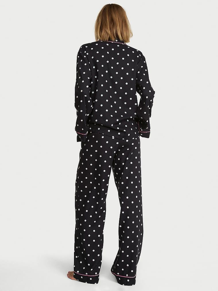Flanelowa piżama z długimi spodniami. Produkt ma kolor wzorzysty i pochodzi z kolekcji Victoria's Secret. 
