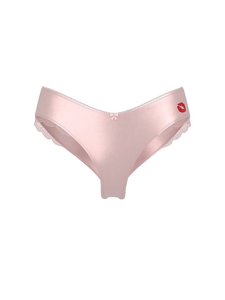 Majtki satynowe z wysoko wyciętymi nogawkami Tease Kiss Cheeky. Produkt ma kolor różowy i pochodzi z kolekcji Victoria's Secret. 