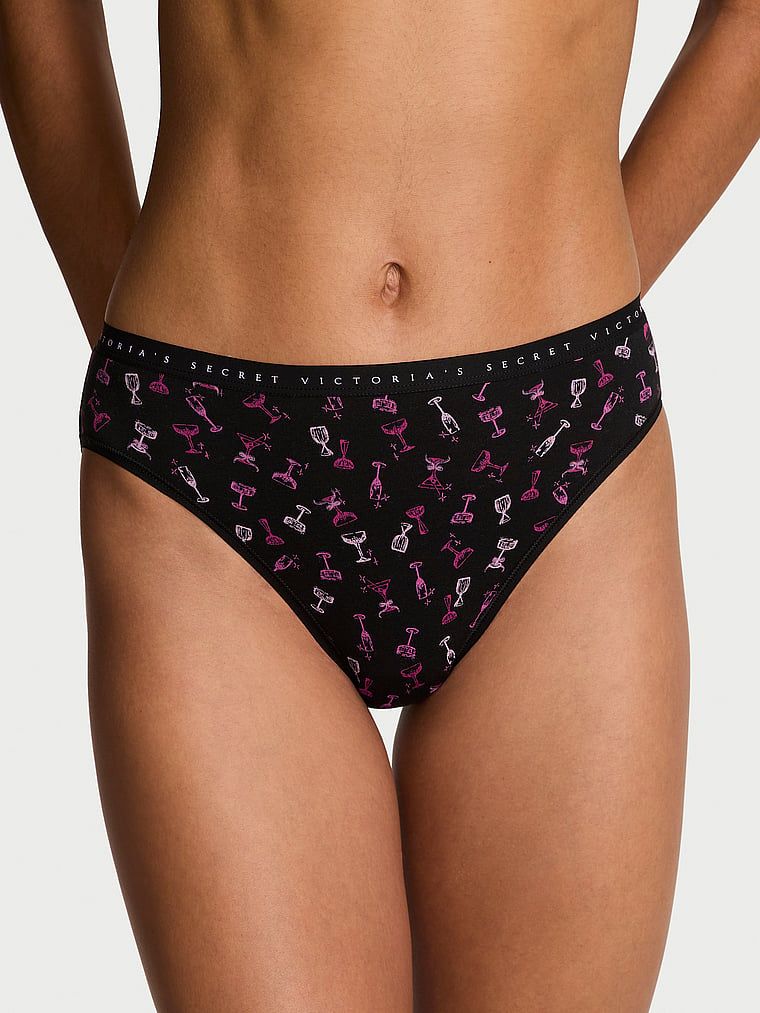 Majtki bawełniane figi z wysoko wyciętymi nogawkami High-Leg Brief. Produkt jest wzorzysty i pochodzi z kolekcji Victoria's Secret. 