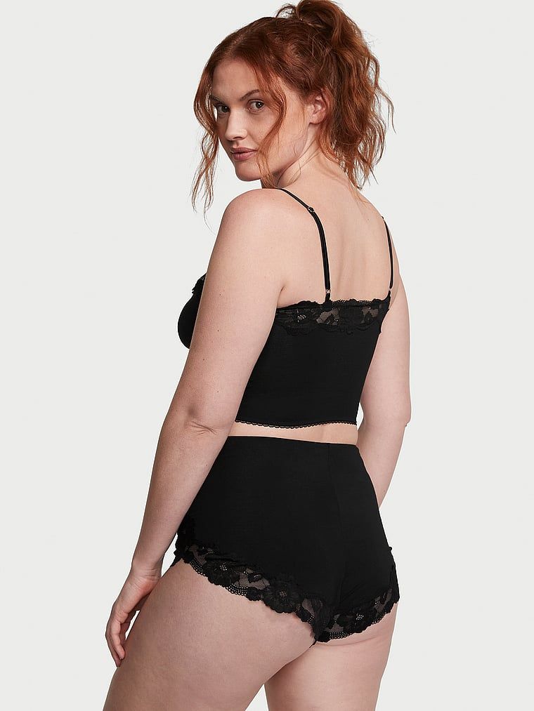 Zestaw do spania z modalu - top i szorty z koronką. Produkt ma kolor czarny i pochodzi z kolekcji Victoria's Secret. 
