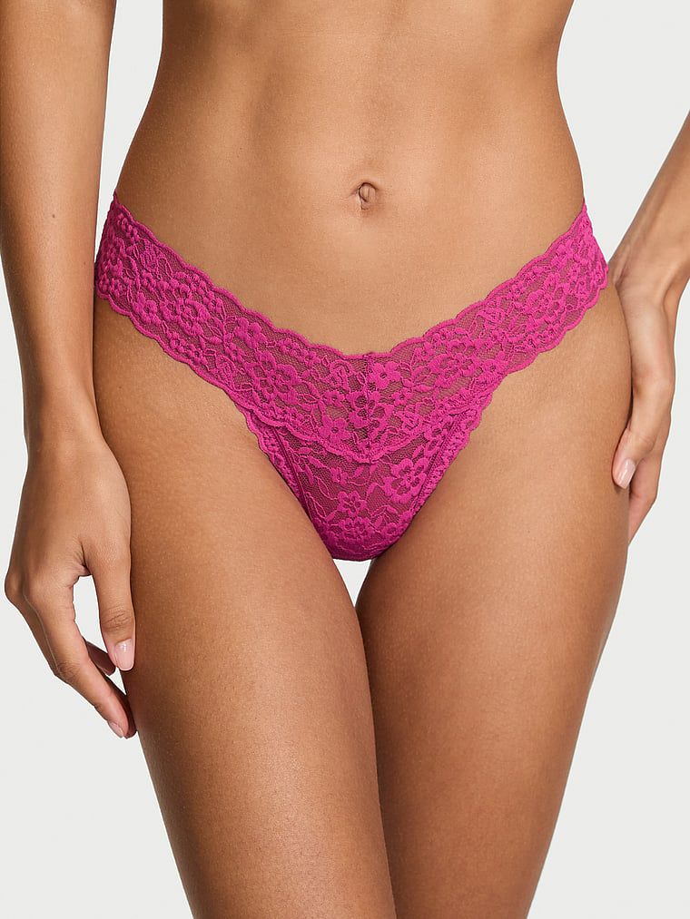 Stringi koronkowe z paseczkami z tyłu Blossom. Produkt ma kolor różowy i pochodzi z kolekcji Lacie. 