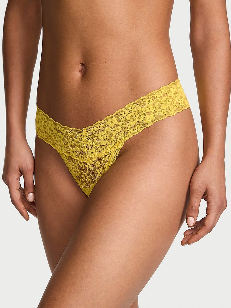 Stringi koronkowe Keyhole. Produkt ma kolor żółty i pochodzi z kolekcji Lacie. 