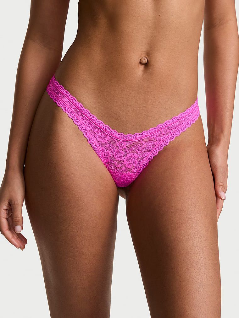 Stringi koronkowe Ultra-Mini Scoop. Produkt ma kolor różowy i pochodzi z kolekcji Lacie. 