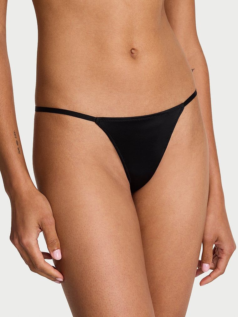 Stringi z łańcuszkiem z tyłu Charm. Produkt ma kolor czarny i pochodzi z kolekcji Very Sexy. 