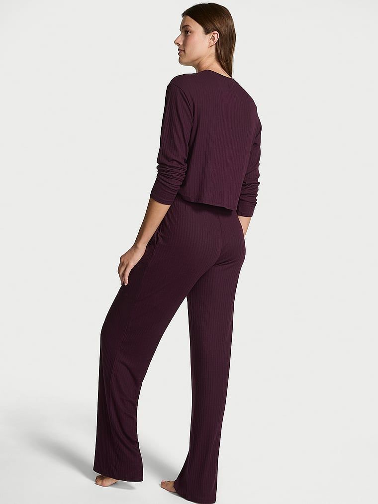 Zestaw z modalu - sweter i spodnie Lounge. Produkt ma kolor purpurowy i pochodzi z kolekcji Victoria's Secret. 