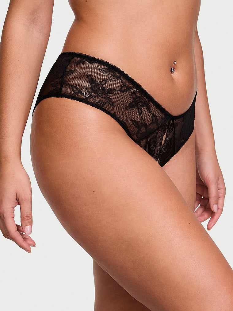 Majtki z koronką bez kroku Rose Lace Cheeky. Produkt ma kolor czarny i pochodzi z kolekcji Very Sexy. 