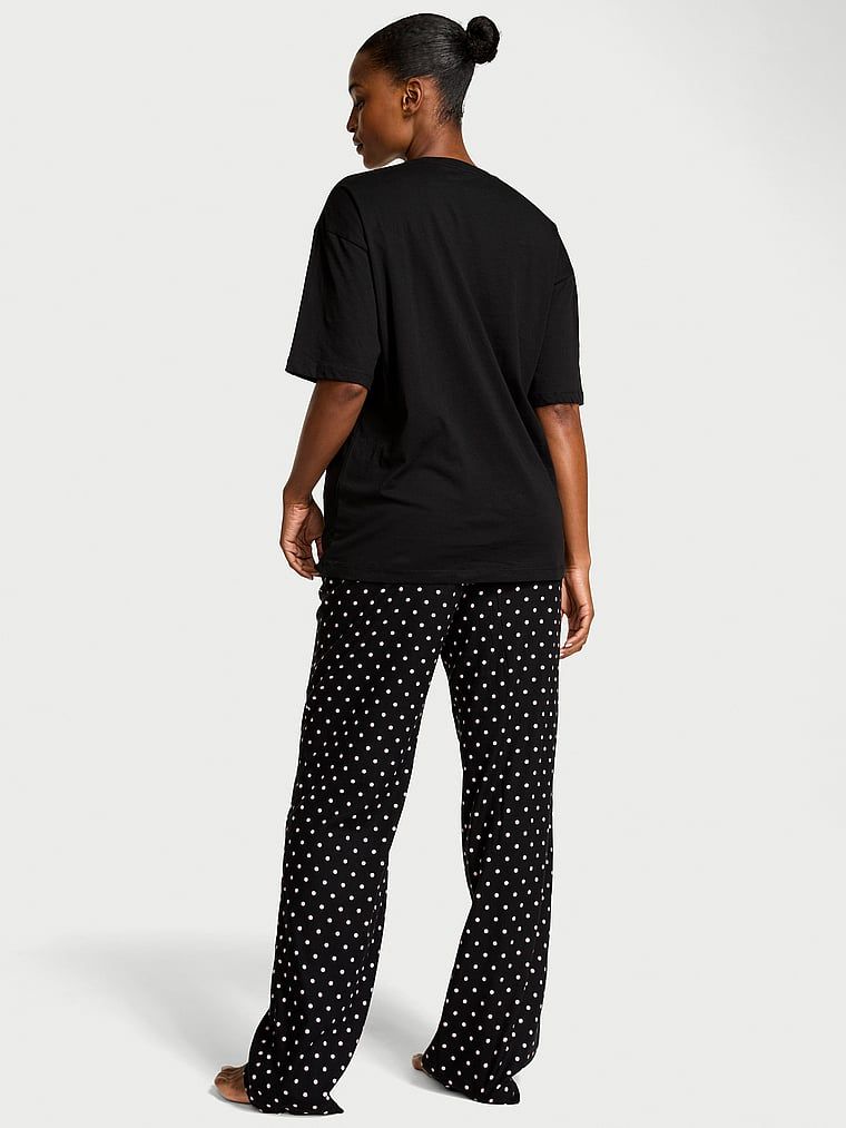 Piżama flanelowa - t-shirt i spodnie. Produkt ma kolor czarny i pochodzi z kolekcji Victoria's Secret. 