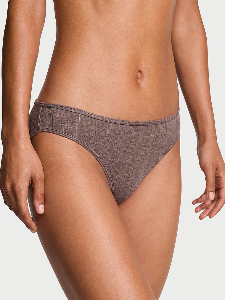 Majtki z modalu Ultra-Fine Bikini. Produkt ma kolor brązowy i pochodzi z kolekcji Victoria's Secret. 