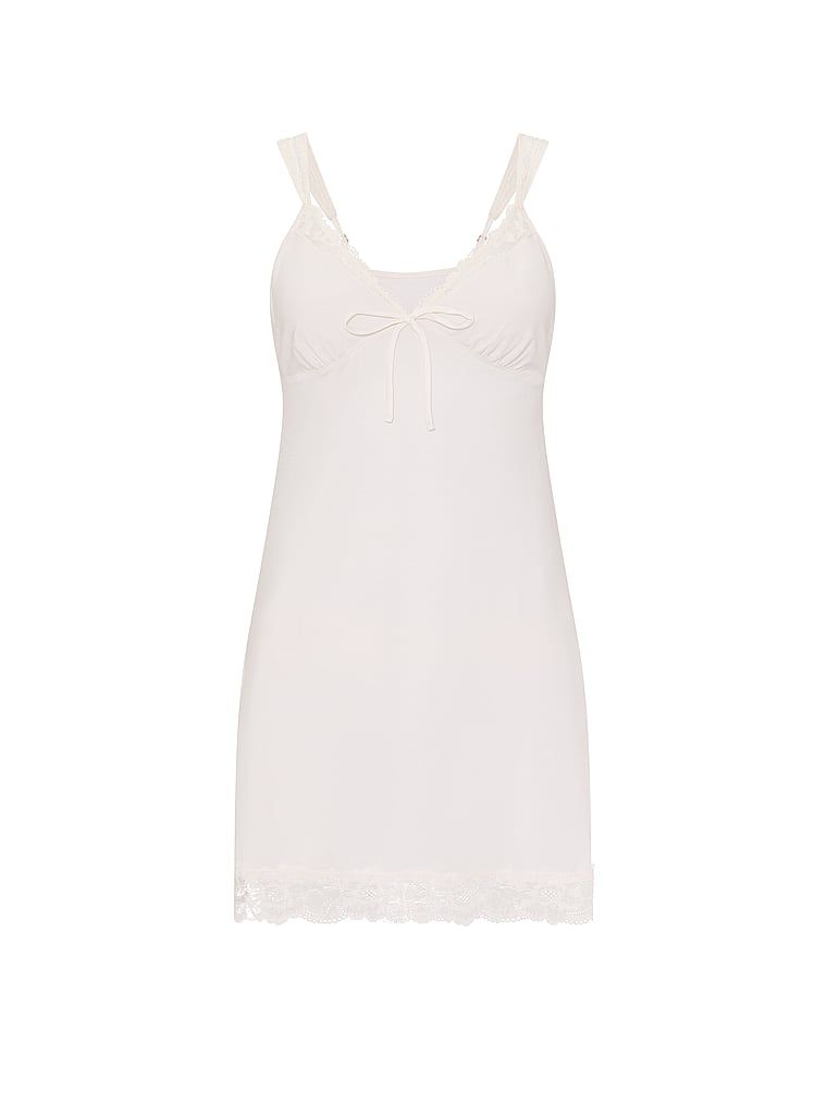 Koszulka nocna z modalu SoSoft. Produkt ma kolor biały i pochodzi z kolekcji Victoria's Secret. 