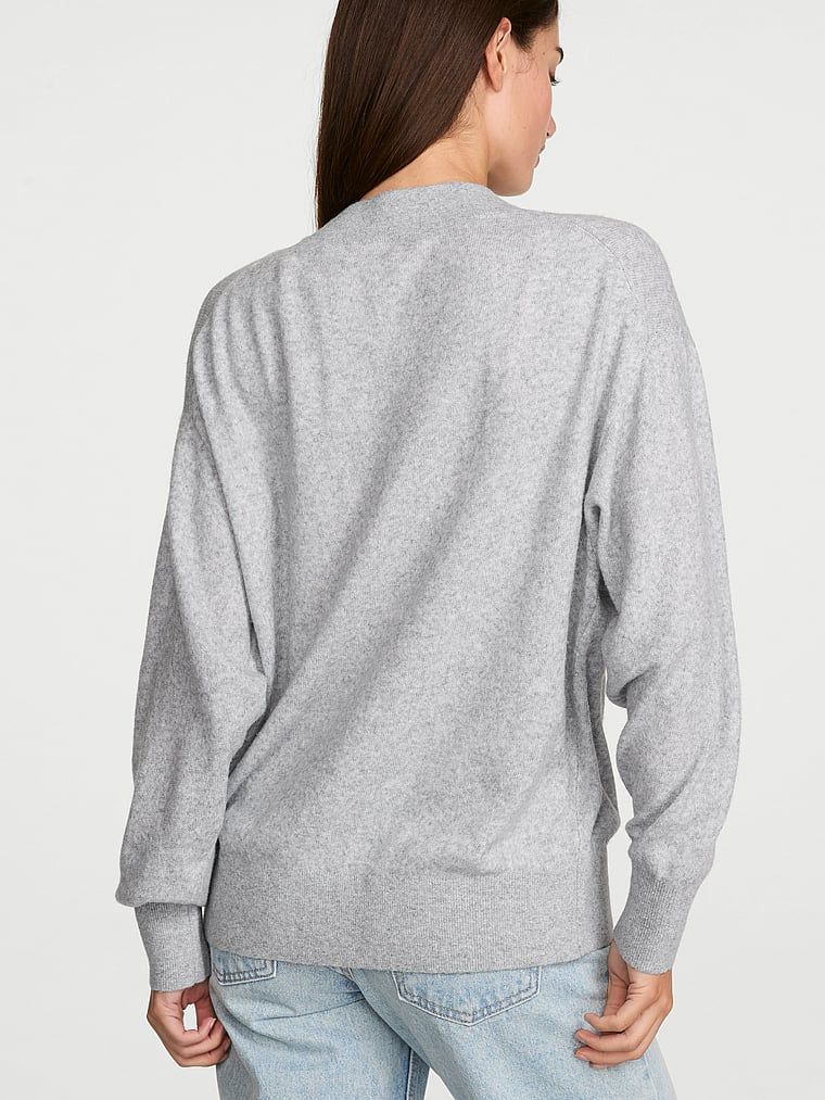 Sweter zapinany na guziki Luxe Knit. Produkt ma kolor szary i pochodzi z kolekcji Victoria's Secret. 