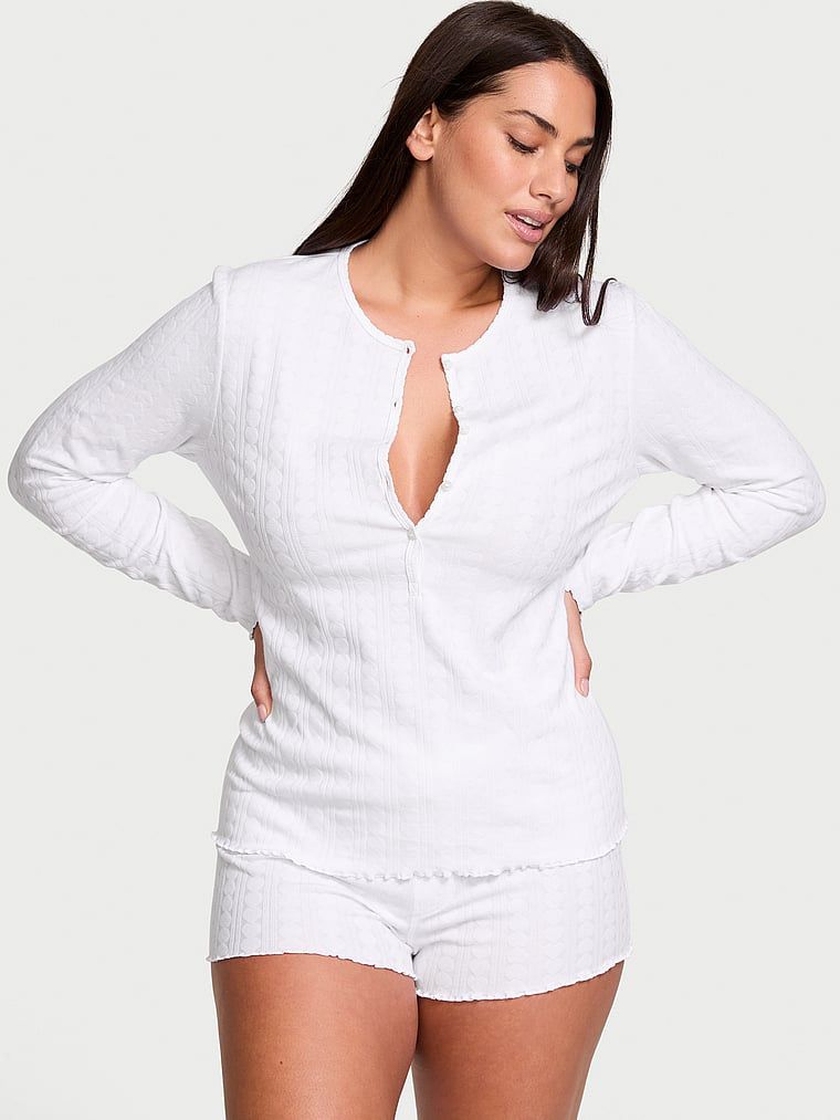 Piżama z długimi rękawami i szortami Heart Pointelle. Produkt ma kolor biały i pochodzi z kolekcji Victoria's Secret. 