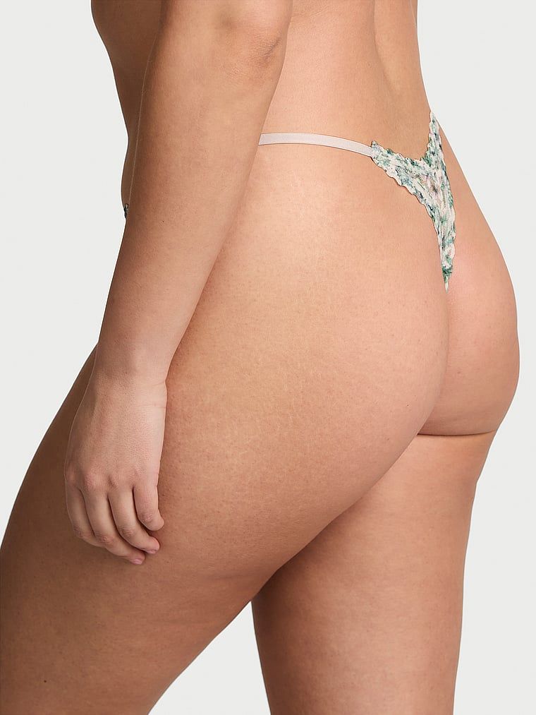 Stringi koronkowe Blossom. Produkt ma wzór kwiatowy i pochodzi z kolekcji Lacie. 