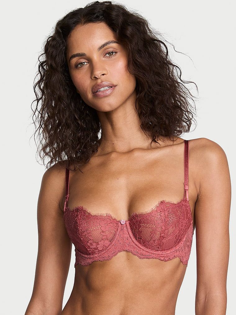 Biustonosz nieusztywniany balkonetka Wicked Lace Balconette. Produkt ma kolor różowy i pochodzi z kolekcji Dream Angels. 