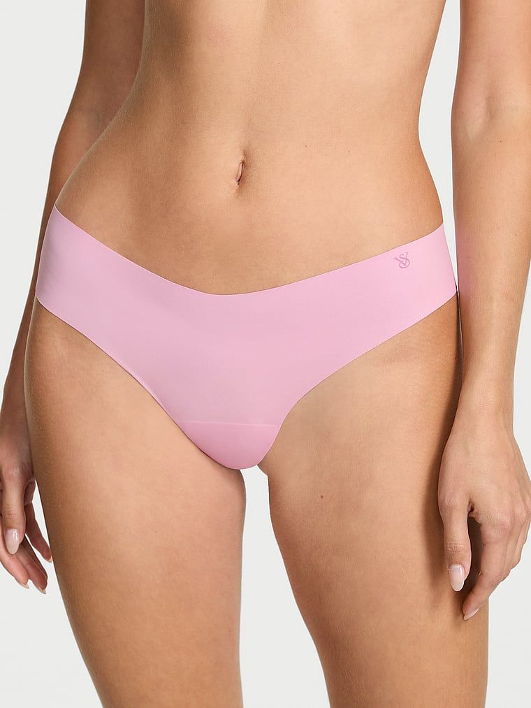 Stringi bezszwowe No-Show. Produkt ma kolor purpurowy i pochodzi z kolekcji No-Show. 