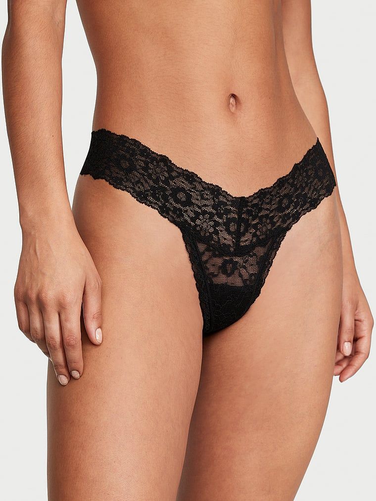 Stringi z koronką Lace. Produkt ma kolor czarny i pochodzi z kolekcji Lacie. 