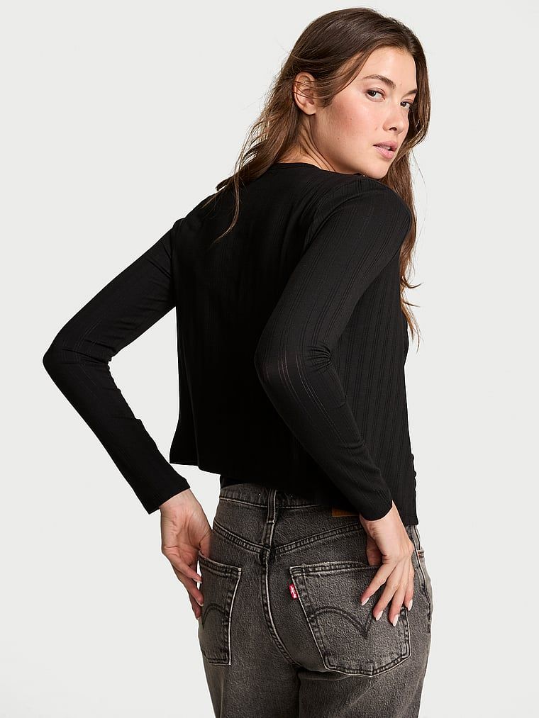 Sweter z modalu zapinany na guziki Ultra-Fine. Produkt ma kolor czarny i pochodzi z kolekcji Body by Victoria. 