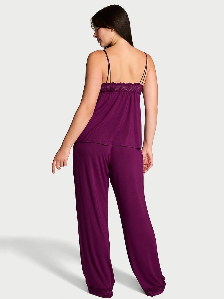 Piżama z modalu - bluzka na ramiączkach i długie spodnie SoSoft. Produkt ma kolor fioletowy i pochodzi z kolekcji Victoria's Secret. 