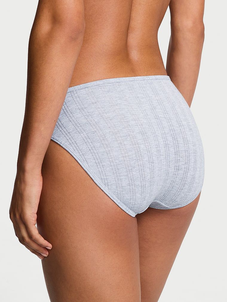 Majtki figi z modalu z wysoko wyciętymi nogawkami Ultra-Fine Brief. Produkt ma kolor szary i pochodzi z kolekcji Victoria's Secret. 