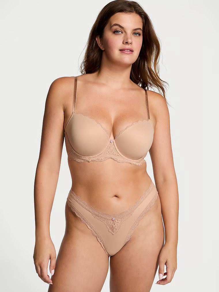 Majtki brazyliany z koronką Lace Trim Brazilian. Produkt ma kolor beżowy i pochodzi z kolekcji Dream Angels. 