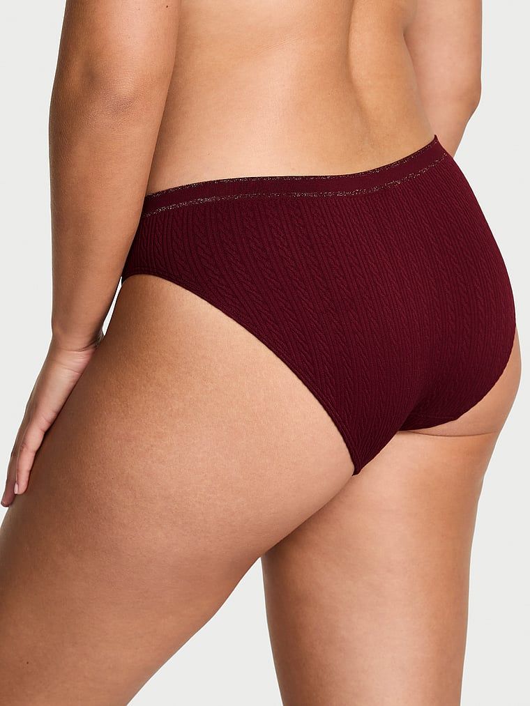 Majtki bezszwowe Cable-Knit Bikini. Produkt ma kolor czerwony i pochodzi z kolekcji Seamless. 