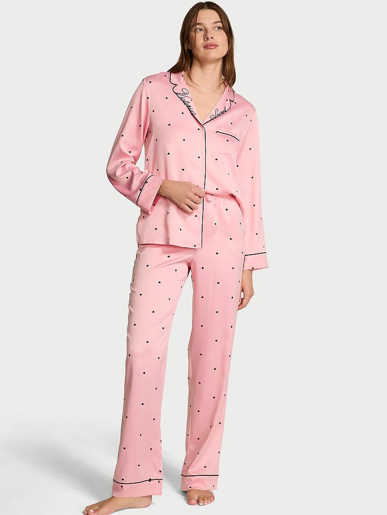 Piżama satynowa błyszcząca z długimi rękawami Glazed Satin. Produkt jest wzorzysty i pochodzi z kolekcji Victoria's Secret. 