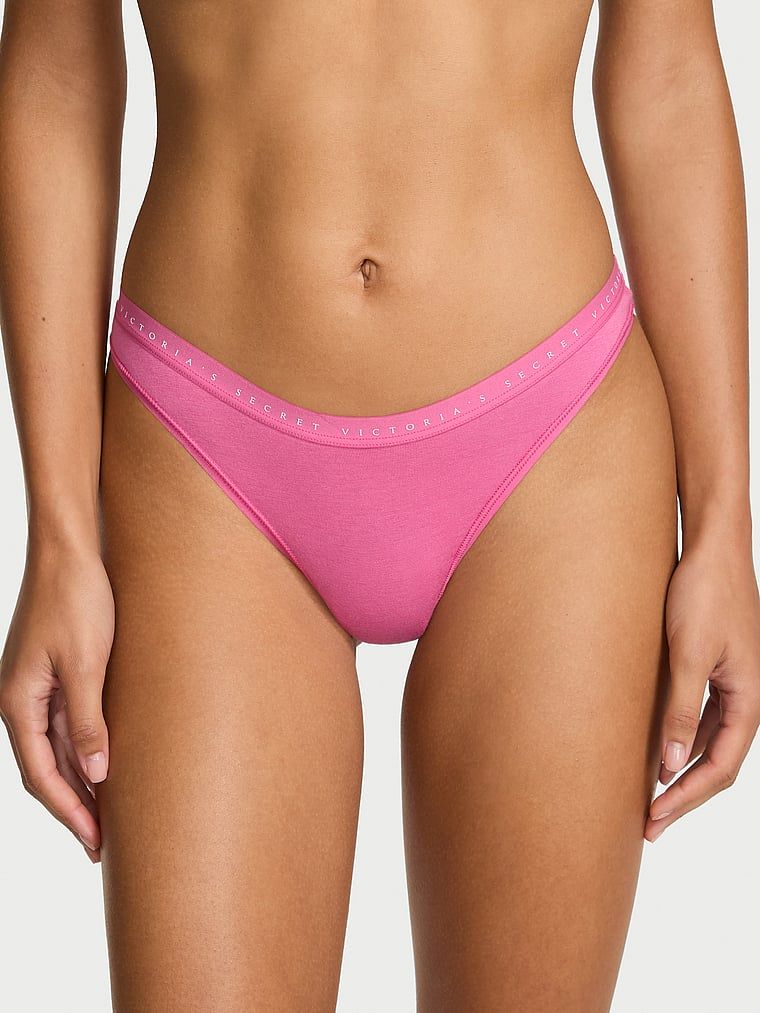 Stringi bawełniane High-Leg Scoop. Produkt ma kolor różowy i pochodzi z kolekcji Victoria's Secret. 