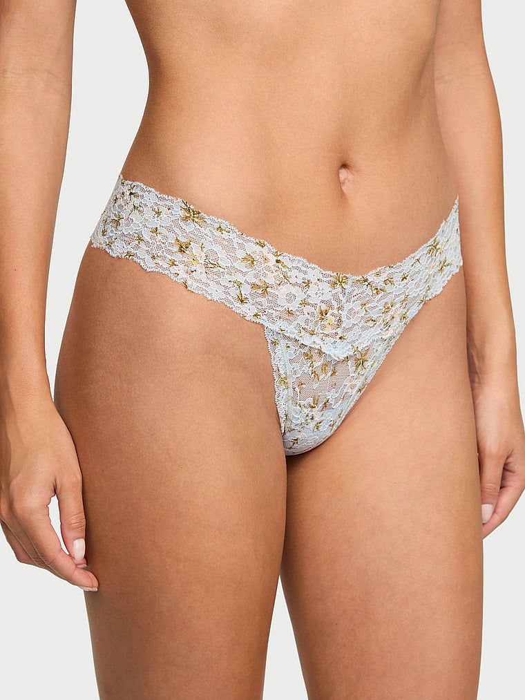 Stringi koronkowe Lace. Produkt jest wzorzysty i pochodzi z kolekcji Lacie. 