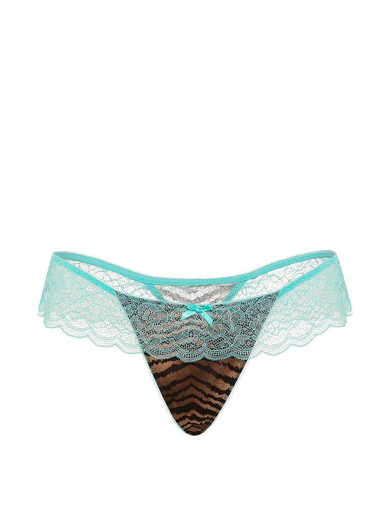 Stringi satynowe z falbanką Tease. Produkt ma kolor druk i pochodzi z kolekcji Victoria's Secret. 