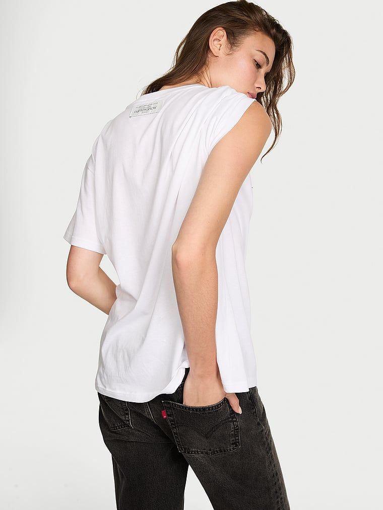 T-shirt bawełniany oversize VSFS 2025. Produkt ma kolor biały i pochodzi z kolekcji Angel Essentials. 