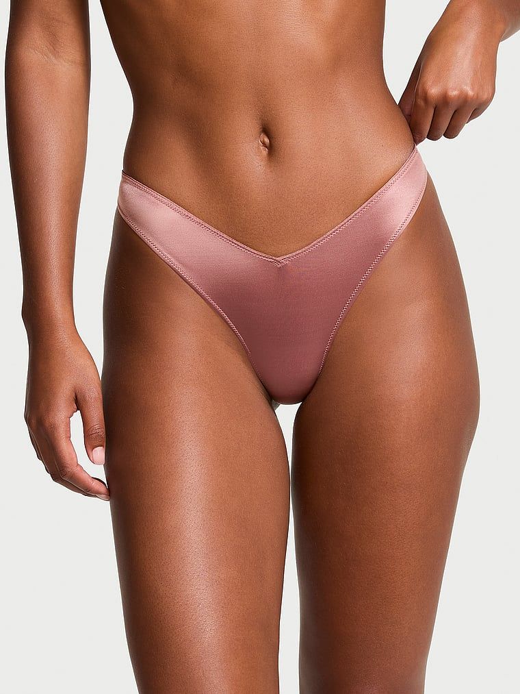 Stringi z paseczkami z tyłu i wysoko wyciętymi nogawkami Strappy-Back High-Leg. Produkt ma kolor różowy i pochodzi z kolekcji Very Sexy. 