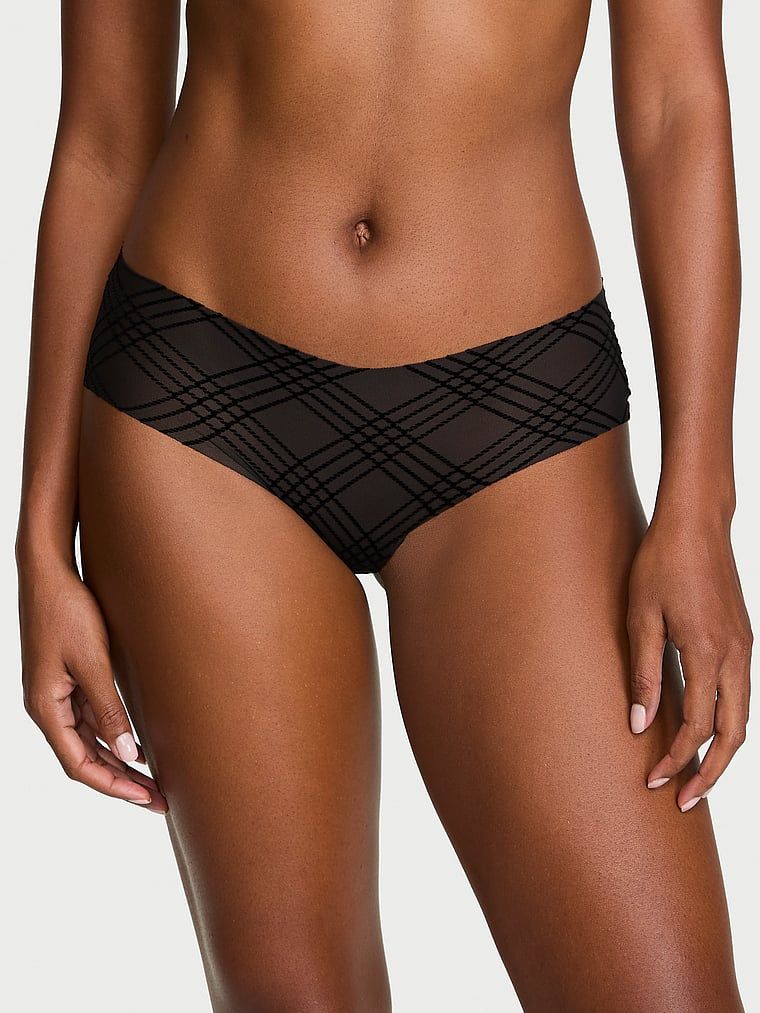 Majtki z siateczki w kratkę No-Show Plaid Mesh Cheeky. Produkt ma kolor wzorzysty i pochodzi z kolekcji No-Show. 