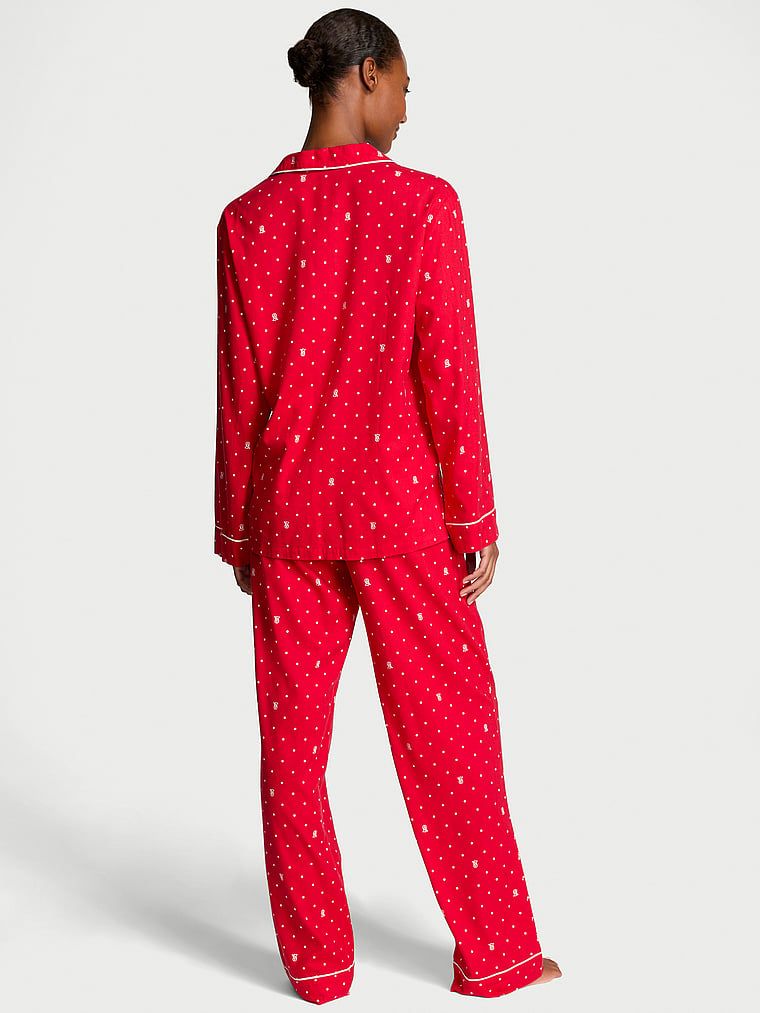 Flanelowa piżama z długimi spodniami. Produkt ma kolor czerwony i pochodzi z kolekcji Victoria's Secret. 