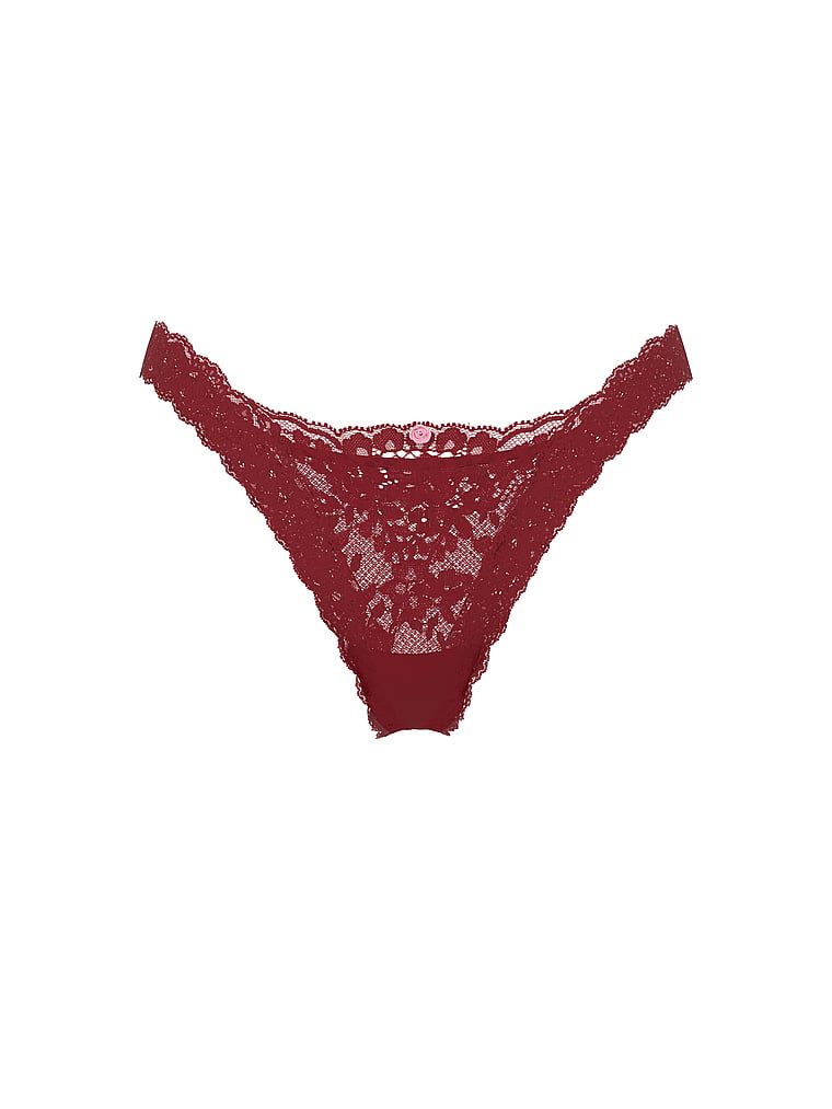 Majtki brazyliany koronkowe Brazilian. Produkt ma kolor czerwony i pochodzi z kolekcji Body by Victoria. 